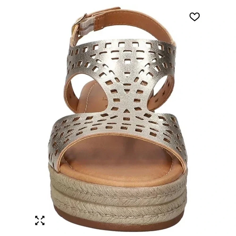 New In Box Bella Vita ANN-ITALY Wedge‎ Sandals  Champagne Women 9.5 N Italy Made